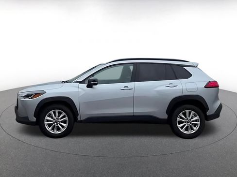 Used 2025 Toyota Corolla Cross LE image 8