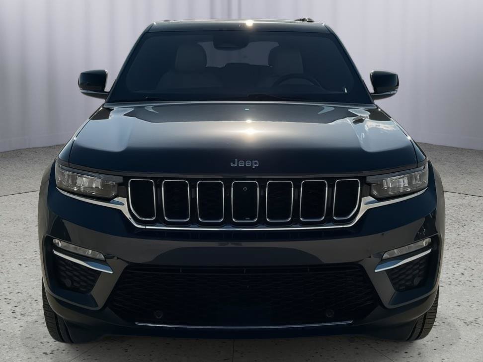 Used 2025 Jeep Grand Cherokee Limited w/ Luxury Tech Group II AWD/4WD image 8
