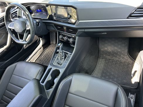 Used 2024 Volkswagen Jetta SE w/ Panoramic Sunroof Package FWD image 10