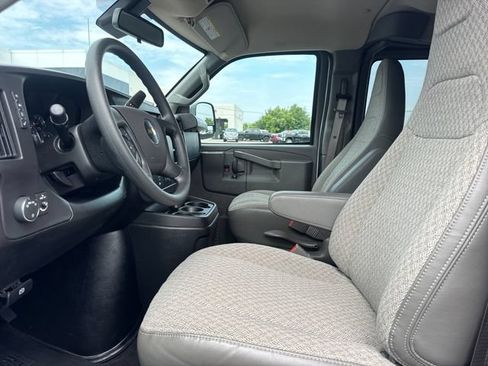 Used 2025 Chevrolet Express 3500 LT w/ LT Preferred Equipment Group RWD image 14