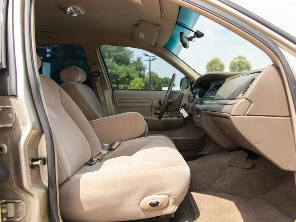 Used 1999 Ford Crown Victoria LX RWD image 27