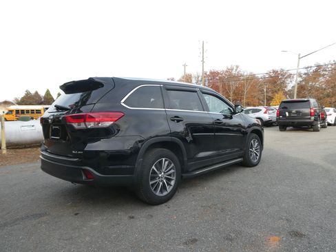 Used 2019 Toyota Highlander XLE image 5