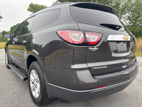 Used 2017 Chevrolet Traverse LS FWD image 3