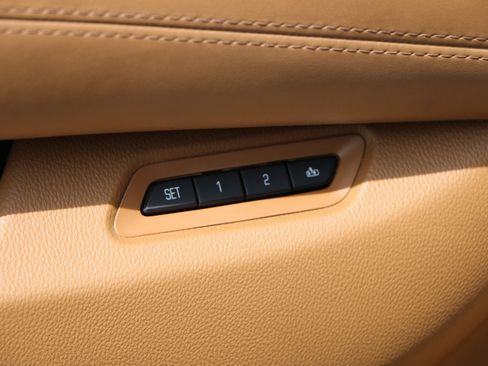 Used 2017 Cadillac Escalade ESV Platinum RWD image 18