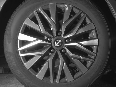 Used 2025 Nissan Altima 2.5 SV FWD image 15