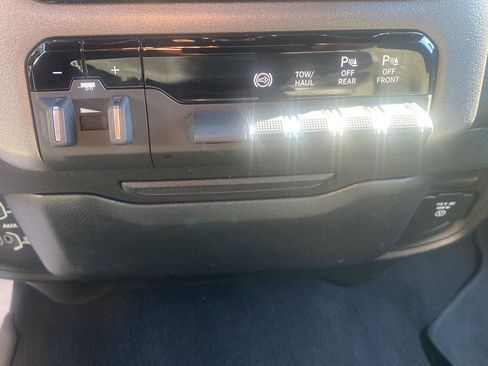 Used 2020 RAM 2500 Big Horn w/ Level 2 Equipment Group image 17