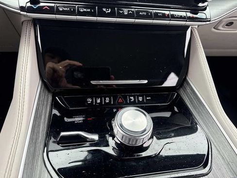 Used 2024 Jeep Wagoneer Series II w/ Flexible Seating Group AWD/4WD image 27