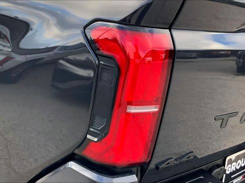 Used 2025 Toyota Tacoma SR5 AWD/4WD image 28