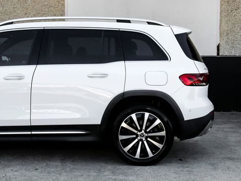 Used 2021 Mercedes-Benz GLB 250 4MATIC w/ Premium Package image 15