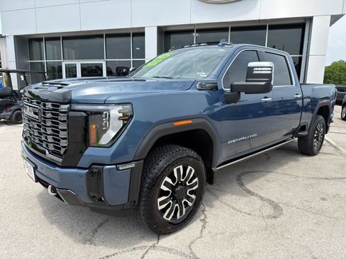 Used 2025 GMC Sierra 3500 Denali Ultimate AWD/4WD image 3