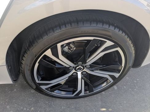 Used 2024 Volvo S60 B5 Plus FWD image 20