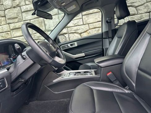 Used 2023 Ford Explorer XLT w/ Equipment Group 202A AWD/4WD image 8
