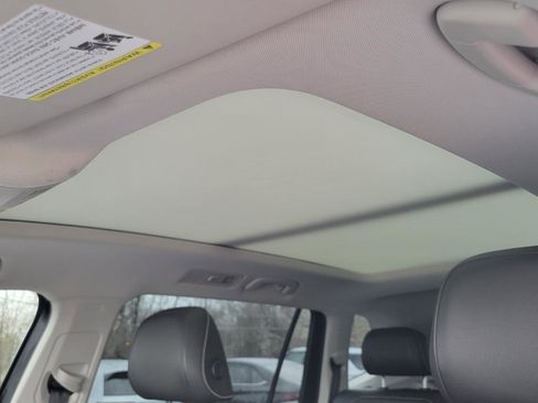 Used 2022 Volkswagen Tiguan SE w/ Panoramic Sunroof Package image 30