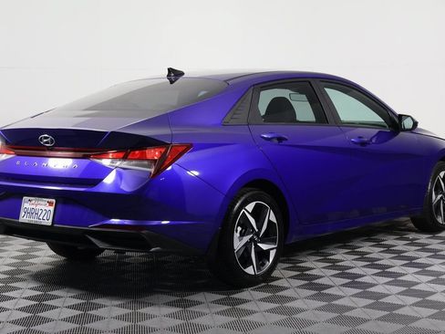 Used 2023 Hyundai Elantra SEL w/ Convenience Package FWD image 4