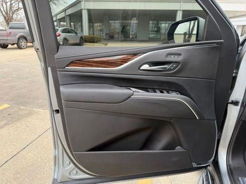 Used 2024 Cadillac Escalade ESV Luxury image 29