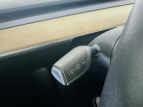 Used 2023 Tesla Model Y Long Range image 16