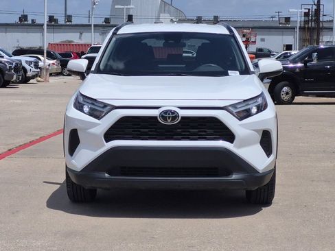 Used 2025 Toyota RAV4 XLE FWD image 9
