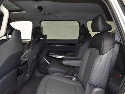 Certified 2026 Kia EV9 Light image 10