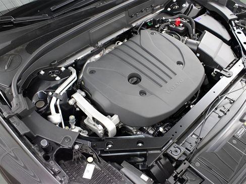 New 2026 Volvo XC60 B5 Core w/ Protection Package Premier image 32