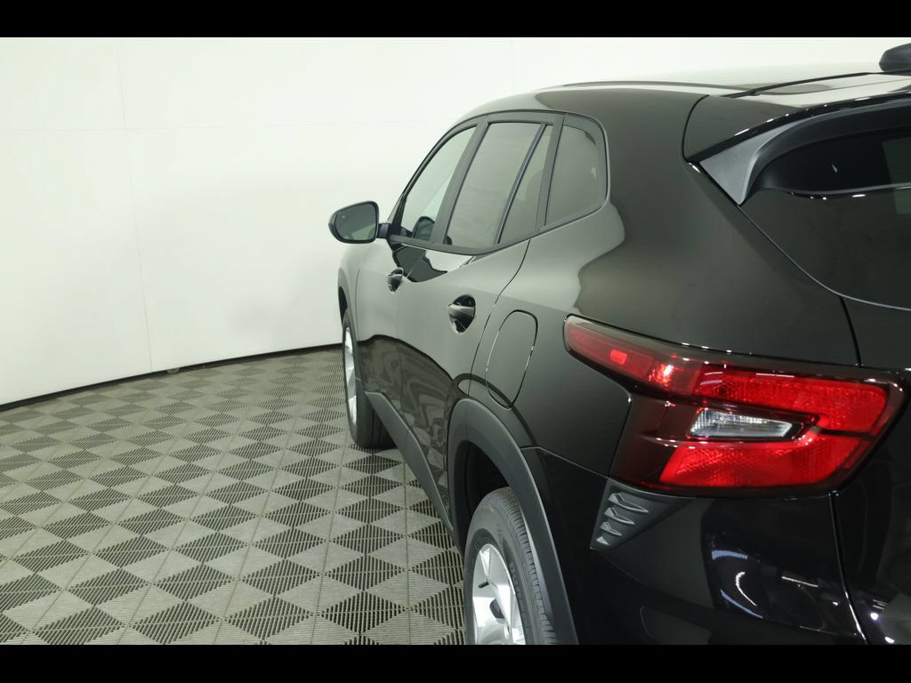 New 2026 Chevrolet Trax LS w/ LS Convenience Package FWD image 15