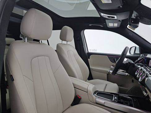 Certified 2025 Mercedes-Benz GLB 250 4MATIC image 15