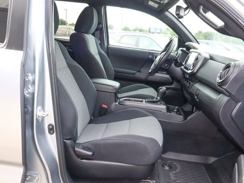 Used 2022 Toyota Tacoma TRD Off-Road image 28