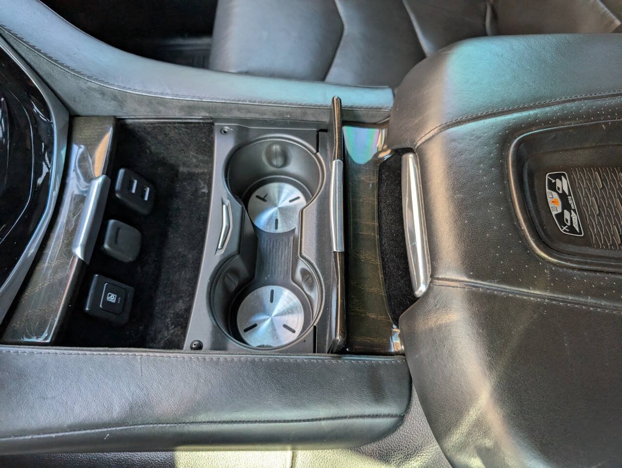 Used 2017 Cadillac Escalade ESV Platinum AWD/4WD image 29
