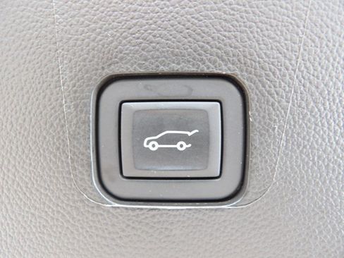 Used 2023 Chevrolet Traverse RS AWD/4WD image 26