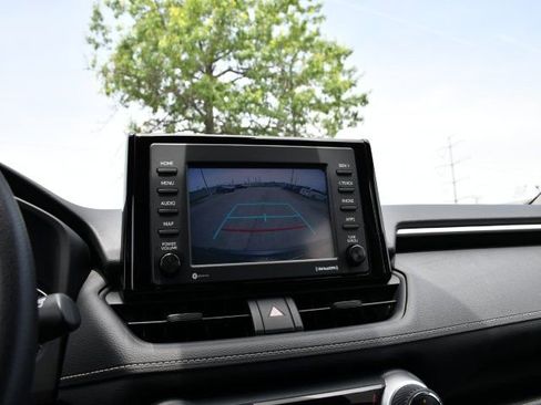 Used 2021 Toyota RAV4 XLE AWD/4WD image 17