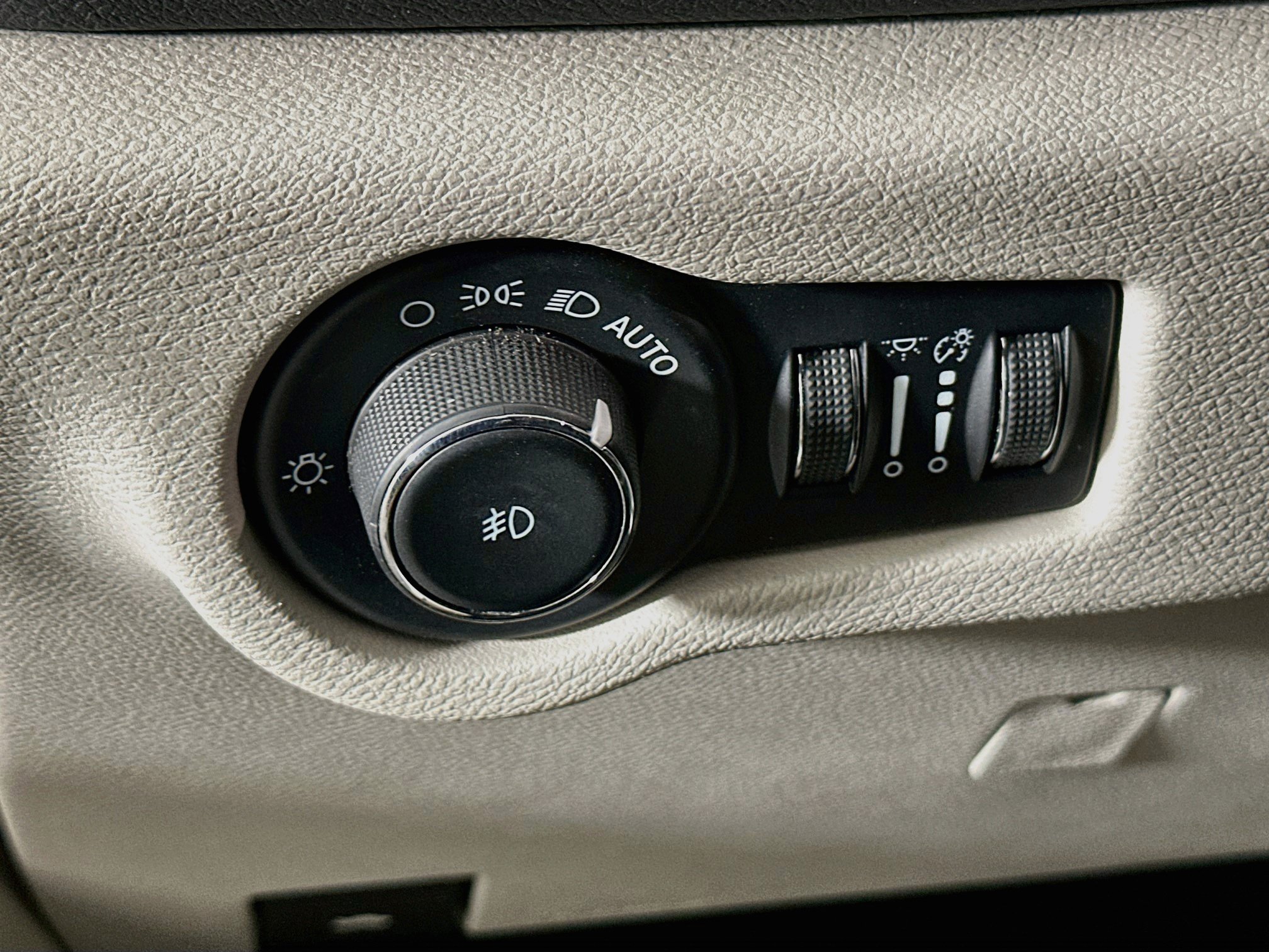 Used 2023 Chrysler Pacifica Touring-L FWD image 17