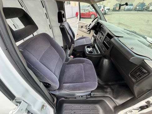 Used 2014 Chevrolet Express 2500 Extended RWD image 36