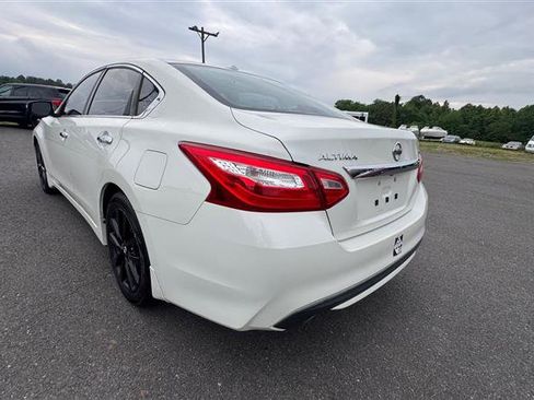 Used 2016 Nissan Altima 2.5 SV w/ Convenience Package FWD image 14