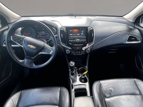 Used 2018 Chevrolet Cruze Premier FWD image 7