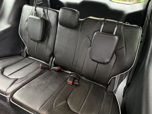 Used 2020 Chrysler Pacifica Limited FWD image 10