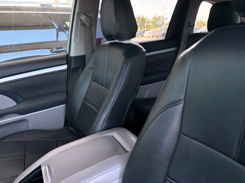 Used 2018 Toyota Highlander LE w/ Protection Package #3 AWD/4WD image 7