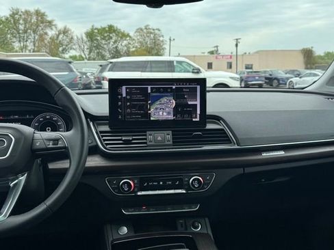 Certified 2025 Audi Q5 2.0T Premium Plus w/ Premium Plus Package AWD/4WD image 21