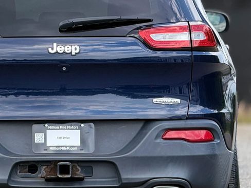 Used 2015 Jeep Cherokee Latitude w/ Cold Weather Group AWD/4WD image 14