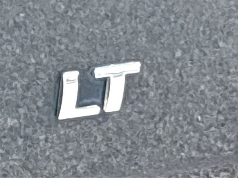 Used 2021 Chevrolet Traverse LT image 25