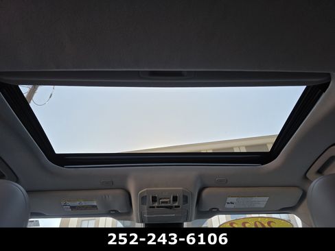 Used 2023 Toyota Highlander XLE FWD image 12