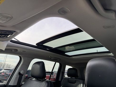 Certified 2023 Jeep Grand Cherokee Limited w/ Black Appearance Package image 27