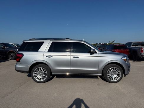 Used 2023 Ford Expedition Limited AWD/4WD image 17