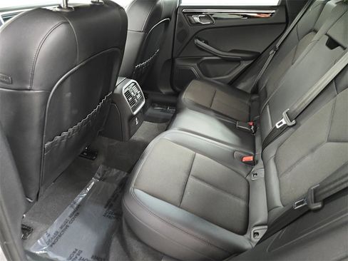 Used 2025 Porsche Macan image 24