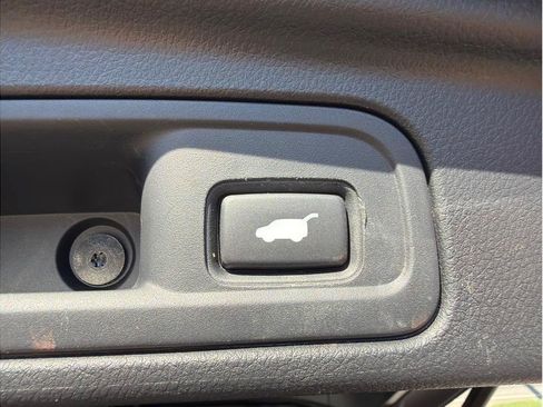 Used 2017 Honda Pilot Touring image 8
