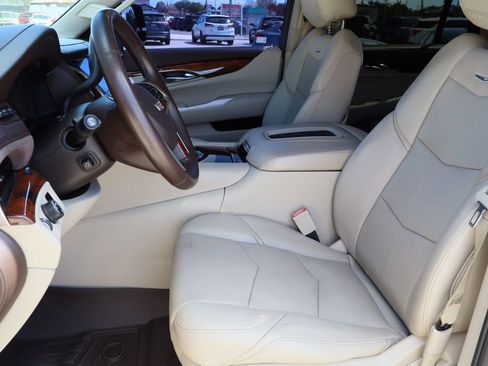 Used 2015 Cadillac Escalade Luxury image 21