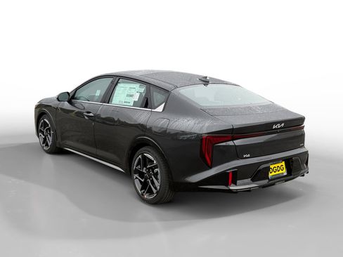 New 2025 Kia K4 GT-Line image 3