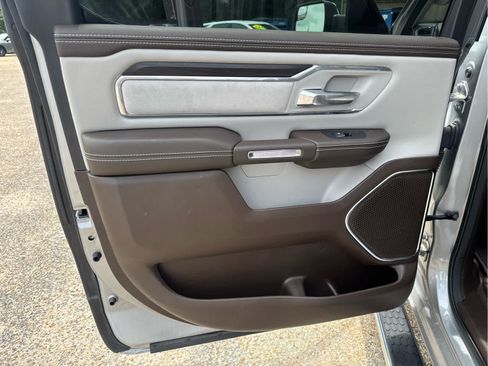 Used 2025 RAM 1500 Laramie AWD/4WD image 37