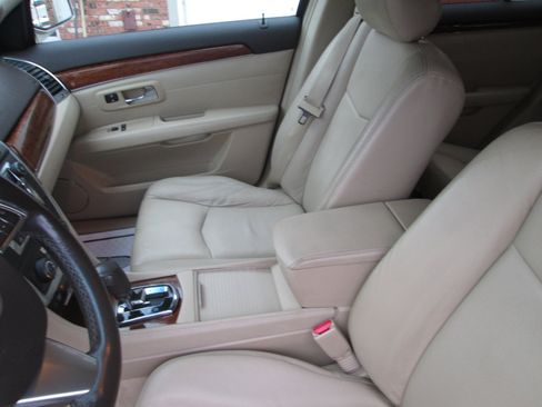 Used 2009 Cadillac SRX AWD w/ Third Row Seating Package image 4