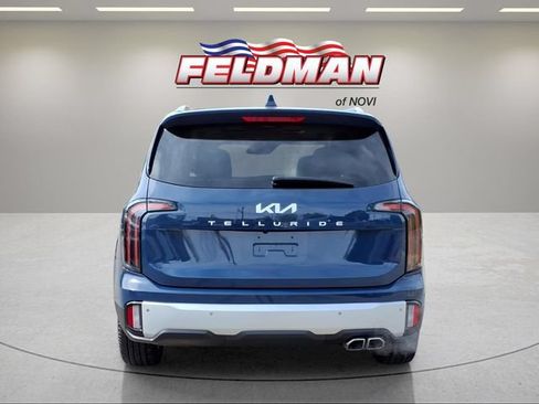 Used 2024 Kia Telluride EX w/ EX Captain's Chair Package FWD image 4
