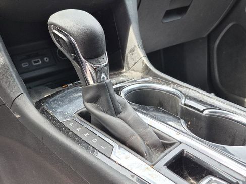 Used 2023 Chevrolet Equinox Premier FWD image 10