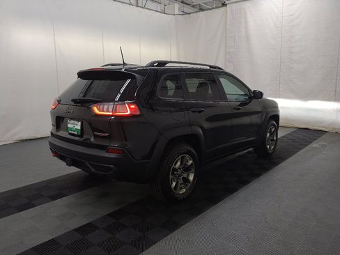 Used 2019 Jeep Cherokee Trailhawk AWD/4WD image 9